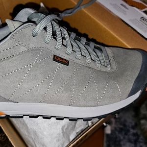 Mens Oboz mid shoe leather